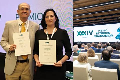 Isidoro y Manuela Guzmán con el diploma obtenido.